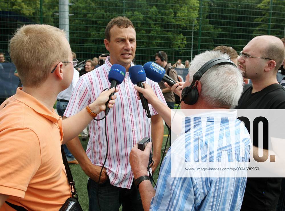 Trainer Tino Vogel (RB Leipzig) im Interview Fußball Herren NOFV Oberliga Süd NordOst 2009 2010, RasenBallsport, Rasenball, RedBull, Red Bull Gruppe Markranstädt Leipzig