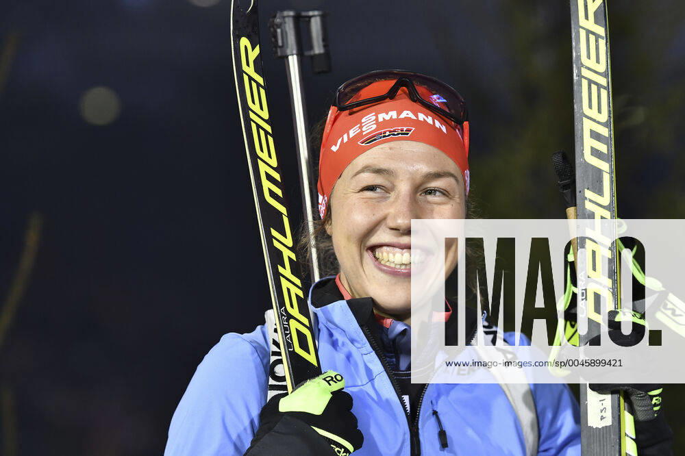 GER, JOKA Biathlon WTC on Schalke 28 12 2019, Veltins Arena, Gelsenkirchen, GER, JOKA Biathlon WTC on Schalke, in the picture picture picture shows Laura Dahlmeier GER cheers after her last race nordphoto Mauelshagen nph00321