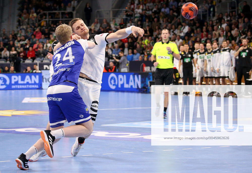 BAU 04 01 2020 Mannheim Handball International Germany vs. Iceland, vs. Haukur Prastarson Island , David Schmidt GER