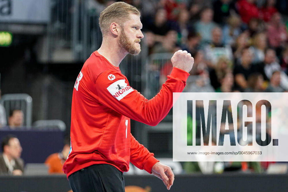 Johannes Bitter Jogi Bitter, Goalkeeper, Germany, 1 balls the fist, Single, Action, Action, Cheers, Cheers, celebration, Joy, confident, optimistic, Game scene, Action, Action, 04 01 2020, Mannheim Germany, Handball, International, Germany Iceland