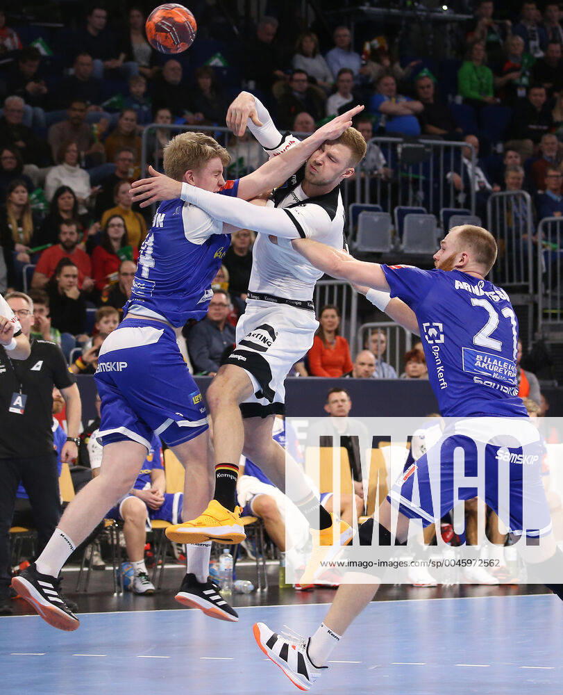 BAU 04 01 2020 Mannheim Handball international match Germany vs. Iceland, vs. Haukur Prastarson Island , Philipp Weber GER , Arnar Freyr Arnarsson Island