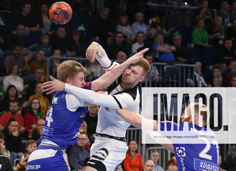 BAU 04 01 2020 Mannheim Handball international match Germany vs. Iceland, vs. Haukur Prastarson Island , Philipp Weber GER , Arnar Freyr Arnarsson Island