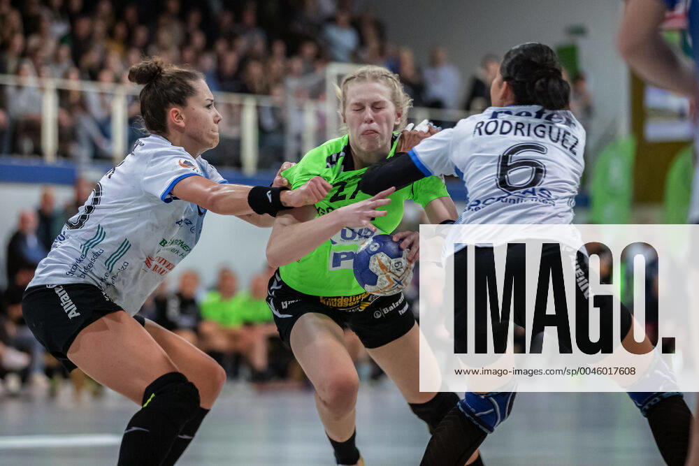 TSV Nord Harrislee vs. Thuringia HC, Handball, DHB Cup, Quarterfinal, 08 01 20 Handewitt Madita Karlotta Jess Nr 27, TSV Nord Harrislee vs. Emily Boelk Nr 20, Thuringia HC and Almudena Rodriguez Nr 06, Thuringia HC