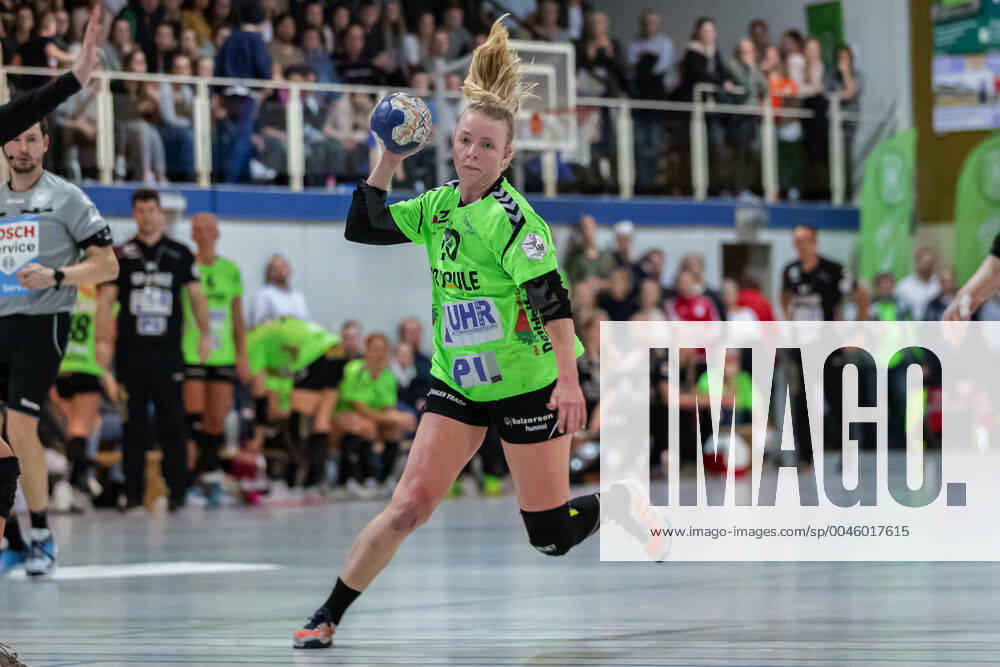 TSV Nord Harrislee vs Thueringer HC, Handball, DHB Cup, Quarterfinal, 08 01 20 Handewitt Katharina Rahn No 20, TSV Nord Harrislee in attack