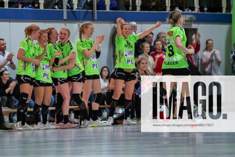 TSV Nord Harrislee vs. Thueringer HC, Handball, DHB Cup, Quarterfinal, 08 01 20 Handewitt cheers Goal cheers for TSV Nord Harrislee