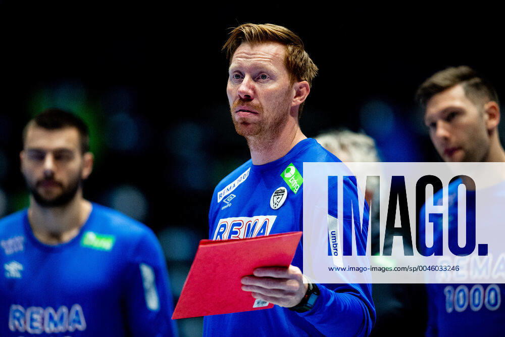 Borge Lund, assistant coach of Norway, at a training session during day 2 of the EHF European Handball Championship on January 10, 2020 in Trondheim Photo Vegard Wivestad Grott BILDBYRAN kod VG 170458 bbeng handball handball handball handball in the 2020 European mens handball championship 2020 in 2020 handballs in 2020 ehf euro 2020 norway norway training training,