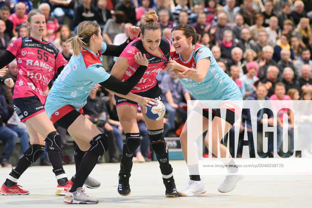 Anika Niederwieser TusSies Metzingen 14 against Lisa Friedberger HSG Bensheim Auerbach 17 and Ines Ivancok HSG Bensheim Auerbach 29 TusSies Metzingen, Handball, HBF, DHB Cup match, 10 01 2020, Photo TBaur Eibner TusSies Metzingen vs HSG Bensheim Auerbach Metzingen