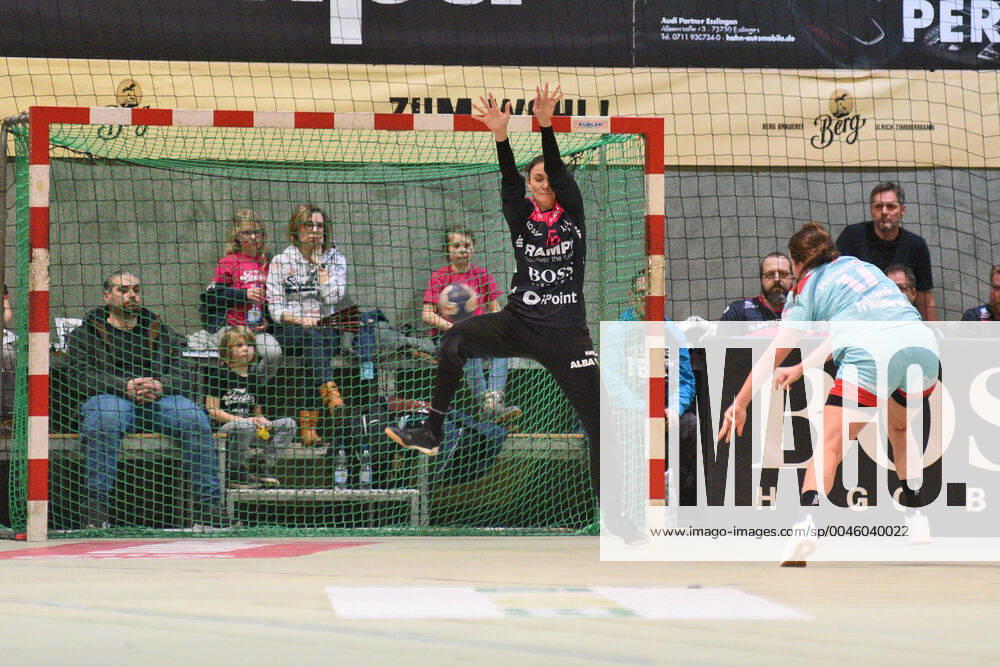 Nicole Roth TusSies Metzingen 16 in goal against Lisa Friedberger HSG Bensheim Auerbach 17 TusSies Metzingen, Handball, HBF, DHB Cup match, 10 01 2020, Photo TBaur Eibner TusSies Metzingen vs HSG Bensheim Auerbach Metzingen