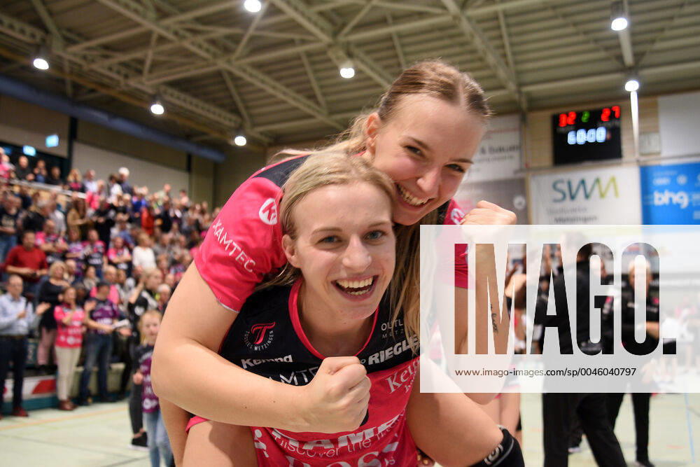 Dorina Korsos TusSies Metzingen 95 and Simone Petersen TusSies Metzingen 8 TusSies Metzingen, Handball, HBF, DHB Cup Game, 10 01 2020, Photo TBaur Eibner TusSies Metzingen vs HSG Bensheim Auerbach Metzingen