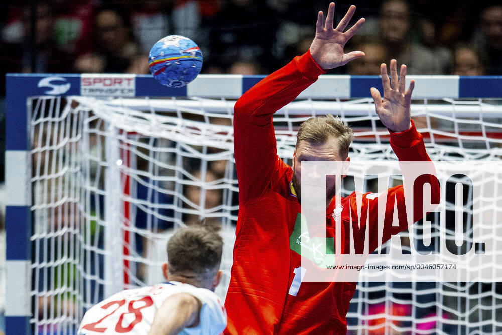 Aleix Gomez Abello of Spain and goalkeeper Johannes Bitter of Germany during the EHF European Handball Championship match between Spain and Germany on January 11, 2020 in Trondheim Photo Vegard Wivestad Grott BILDBYRAN code VG 170462 bbeng handball handball handball handball in 2020 european mens handball championship 2020 em 2020 handballs em 2020 ehf euro 2020 spain spain germany germany germany,