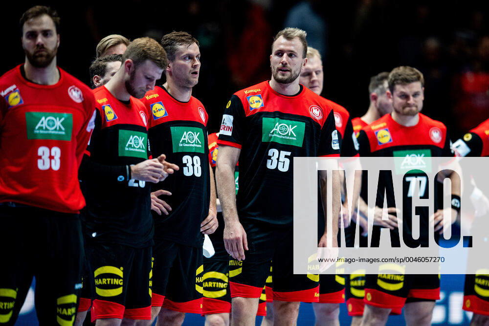 Julius Kühn and the players of Germany look dejected after the EHF European Handball Championship match between Spain and Germany on January 11, 2020 in Trondheim Photo Vegard Wivestad Grott BILDBYRAN code VG 170462 bbeng handball handball handball handball em 2020 european mens handball championship 2020 em 2020 handballs em 2020 ehf euro 2020 spain spain germany germany deutschland depp,