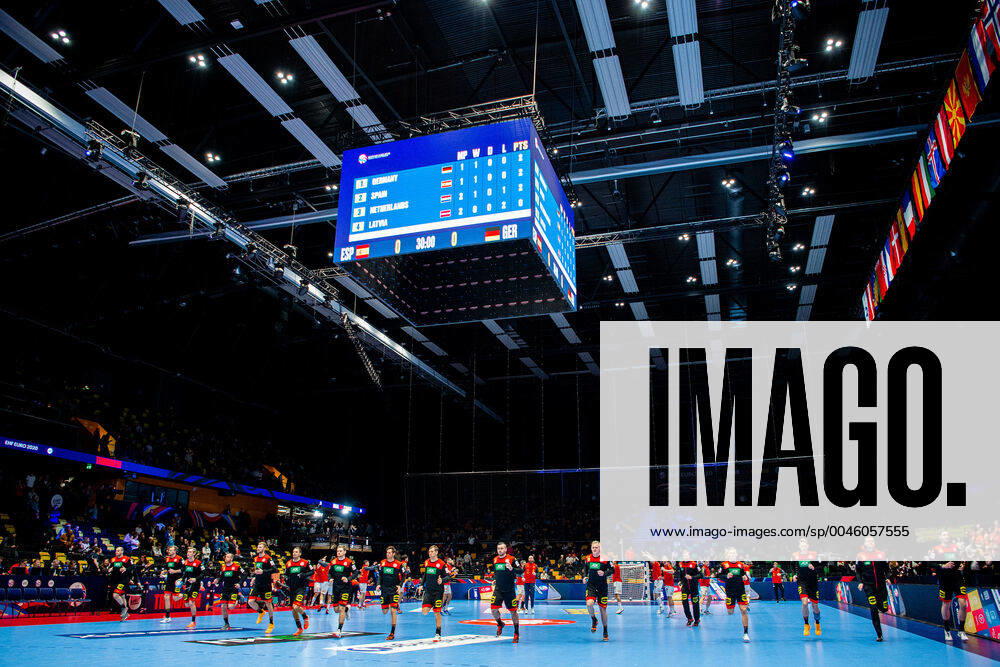 The players of Germany warm up ahead of the EHF European Handball Championship match between Spain and Germany on January 11, 2020 at Trondheim Spectrum in Trondheim Photo Vegard Wivestad Grott BILDBYRAN code VG 170462 bbeng handball handball handball handball in the 2020 European mens handball championship 2020 em 2020 handballs em 2020 ehf euro 2020 spain spain germany germany germany arena,