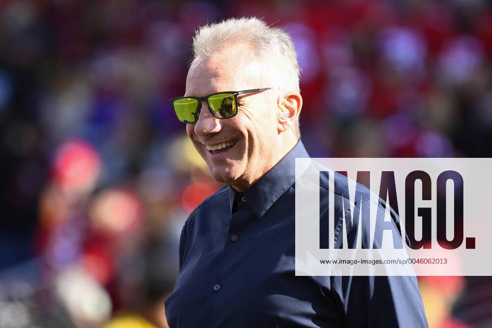 SANTA CLARA, CA - JANUARY 11: Former 49ers quarterback Joe Montana looks on during the NFC Divisional Playoff game between the Minnesota Vikings and the San Francisco 49ers on January 11, 2020, at Levi s Stadium in Santa Clara, CA. (Photo by Brian Rothmuller Icon Sportswire) NFL, American Football Herren, USA JAN 11 NFC Divisional Playoff - Vikings at 49ers Icon200111085