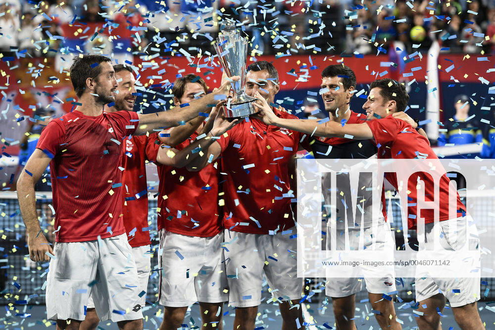 KW02 12th January 2020; Sydney Olympic Park Tennis Centre, Sydney, New South Wales, Australia; ATP, Tennis Herren Cup Australia, Sydney, Day 10; Serbia versus Spain; ATP Cup final ceremony; Novak Djokovic and Team Serbia lift the ATP Cup winners trophy after defeating Spain - Editorial Use ActionPlus12203536 NigelxOwen