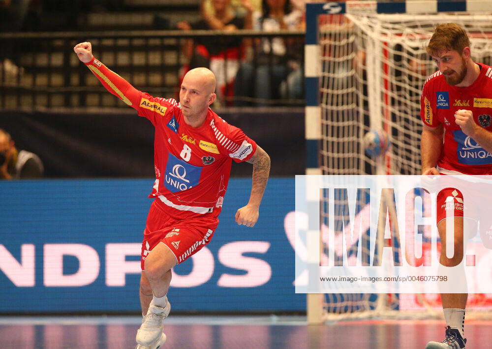 HANDBALL - EHF EURO 2020, AUT vs UKR VIENNA,AUSTRIA,12.JAN.20 - HANDBALL - EHF European Men s Handball Championship 2020, group stage, Austria vs Ukraine. Image shows the rejoicing of Robert Weber (AUT) and Fabian Posch (AUT). GEPAxpictures xChristianxOrt