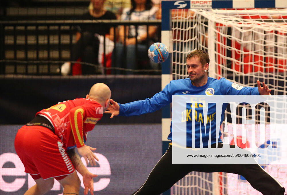 HANDBALL - EHF EURO 2020, AUT vs UKR VIENNA,AUSTRIA,12.JAN.20 - HANDBALL - EHF European Men s Handball Championship 2020, group stage, Austria vs Ukraine. Image shows Gennadiy Komok (UKR) and Robert Weber (AUT). GEPAxpictures xChristianxOrt