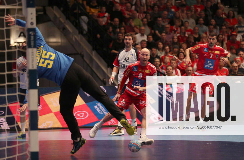 HANDBALL - EHF EURO 2020, AUT vs UKR VIENNA,AUSTRIA,12.JAN.20 - HANDBALL - EHF European Men s Handball Championship 2020, group stage, Austria vs Ukraine. Image shows Robert Weber (AUT), Vladyslav Ostroushko (UKR), Janko Bozovic (AUT) and Gennadiy Komok (UKR). GEPAxpictures xChristianxOrt