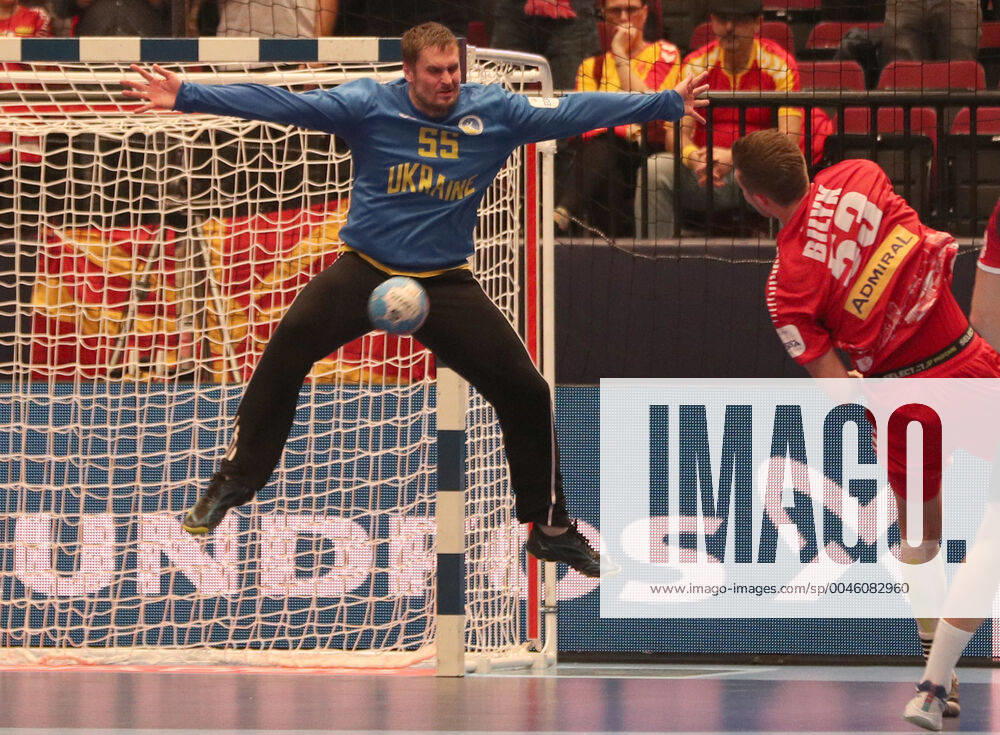 HANDBALL - EHF EURO 2020, AUT vs UKR VIENNA,AUSTRIA,12.JAN.20 - HANDBALL - EHF European Men s Handball Championship 2020, group stage, Austria vs Ukraine. Image shows Gennadiy Komok (UKR) and Nikola Bilyk (AUT). GEPAxpictures xChristianxOrt