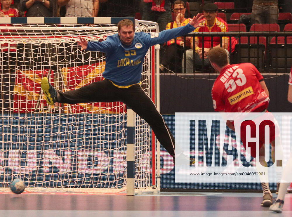 HANDBALL - EHF EURO 2020, AUT vs UKR VIENNA,AUSTRIA,12.JAN.20 - HANDBALL - EHF European Men s Handball Championship 2020, group stage, Austria vs Ukraine. Image shows Gennadiy Komok (UKR) and Nikola Bilyk (AUT). GEPAxpictures xChristianxOrt