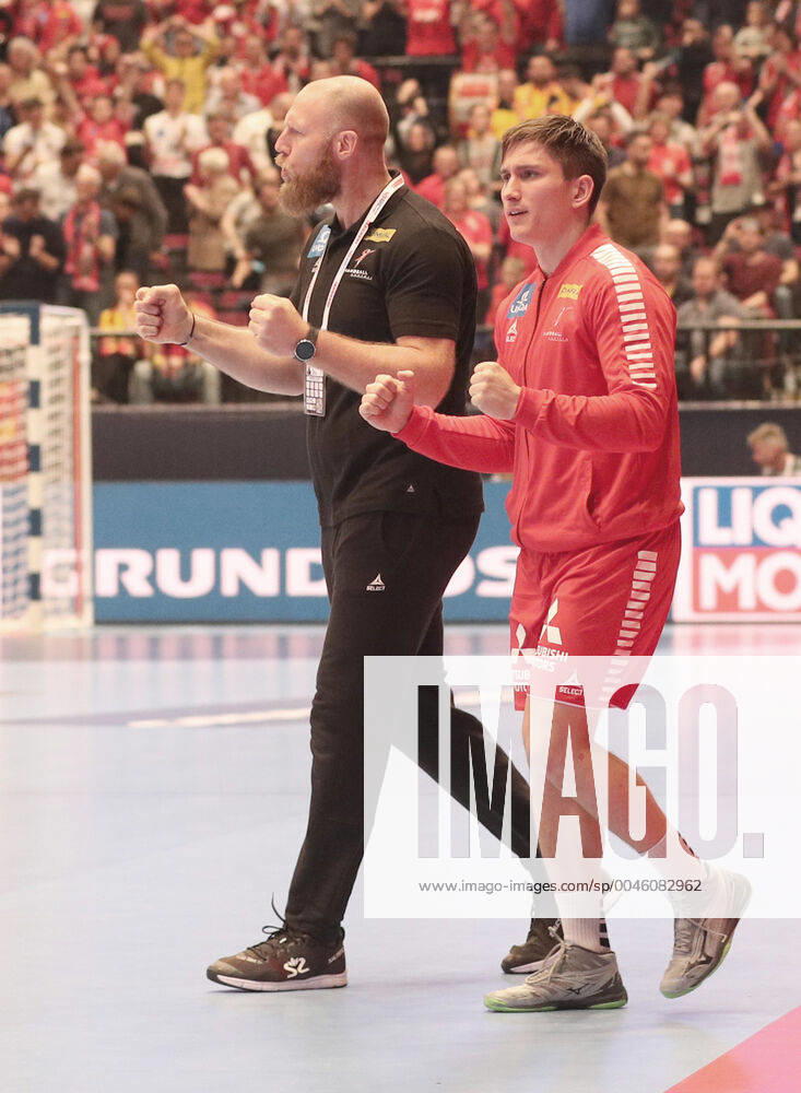 HANDBALL - EHF EURO 2020, AUT vs UKR VIENNA,AUSTRIA,12.JAN.20 - HANDBALL - EHF European Men s Handball Championship 2020, group stage, Austria vs Ukraine. Image shows the rejoicing of head coach Ales Pajovic (AUT). GEPAxpictures xChristianxOrt
