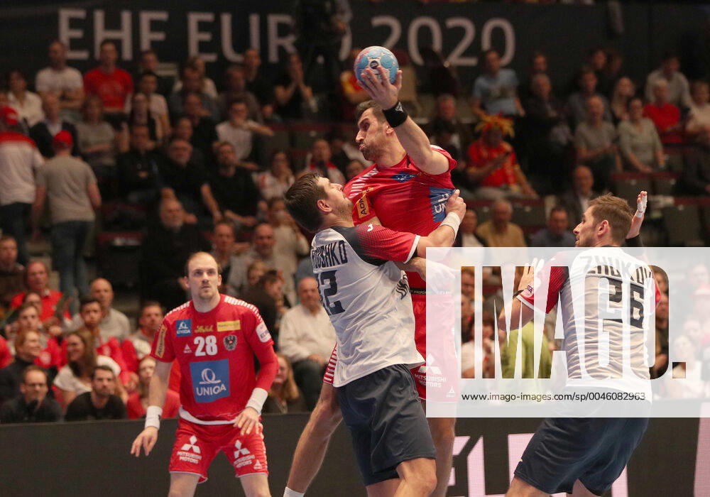 HANDBALL - EHF EURO 2020, AUT vs UKR VIENNA,AUSTRIA,12.JAN.20 - HANDBALL - EHF European Men s Handball Championship 2020, group stage, Austria vs Ukraine. Image shows Janko Bozovic (AUT), Vladyslav Ostroushko (UKR), Stanislav Zhukov (UKR) and Gerald Zeiner (AUT). GEPAxpictures xChristianxOrt