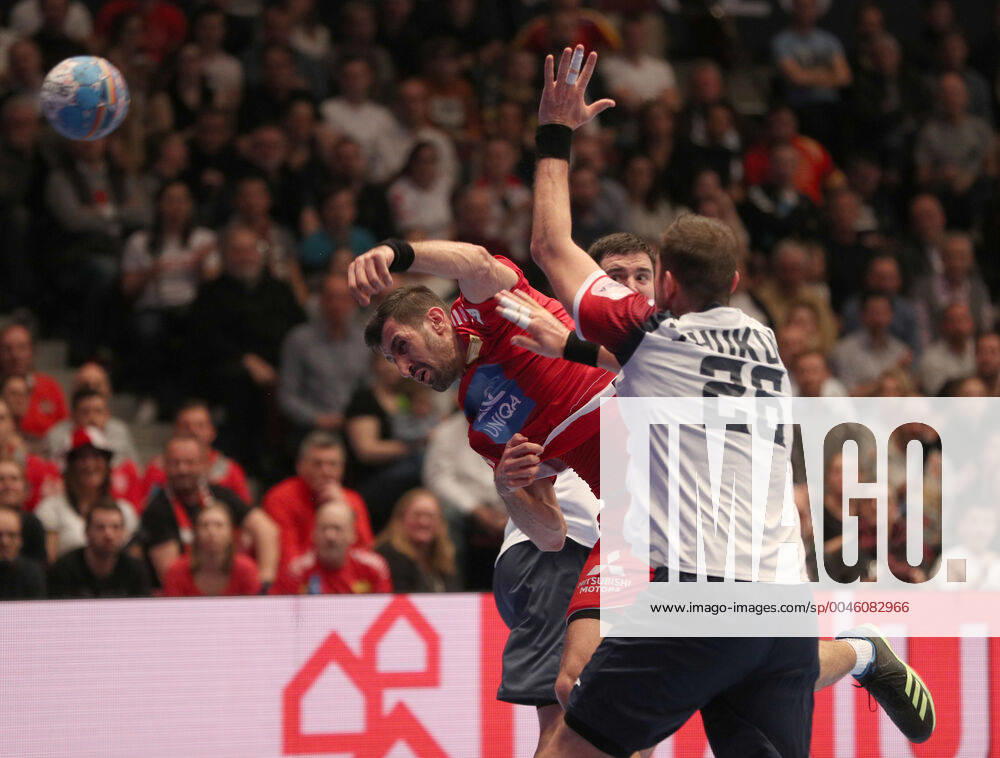 HANDBALL - EHF EURO 2020, AUT vs UKR VIENNA,AUSTRIA,12.JAN.20 - HANDBALL - EHF European Men s Handball Championship 2020, group stage, Austria vs Ukraine. Image shows Janko Bozovic (AUT) and Stanislav Zhukov (UKR). GEPAxpictures xChristianxOrt