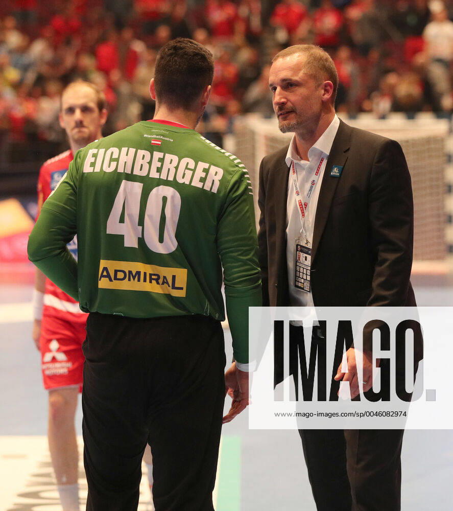 HANDBALL - EHF EURO 2020, AUT vs UKR VIENNA,AUSTRIA,12.JAN.20 - HANDBALL - EHF European Men s Handball Championship 2020, group stage, Austria vs Ukraine. Image shows Thomas Eichberger (AUT) and sporting director Patrick Foelser (AUT). GEPAxpictures xChristianxOrt