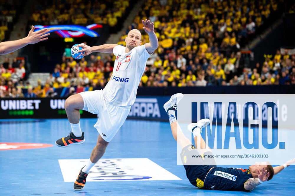 Antoni Langowski of Poland and Linus Arnesson of Sweden during the EHF European Handball Championship match between Sweden and Poland on January 14, 2020 in Gothenburg Photo Michael Erichsen BILDBYRAN Cop 89 bbeng handball handball handball handball em 2020 european mens handball championship 2020 em 2020 handballs em 2020 ehf euro 2020 sweden sweden poland poland,