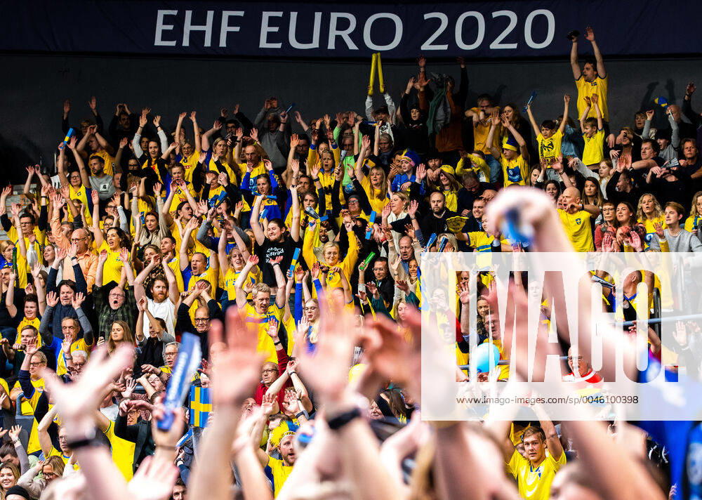 Fans of Sweden during the EHF European Handball Championship match between Sweden and Poland on January 14, 2020 in Gothenburg Photo Michael Erichsen BILDBYRAN Cop 89 bbeng handball handball handball em 2020 european mens handball championship 2020 em 2020 handbolls em 2020 ehf euro 2020 Sweden Sweden Poland Poland audience cheers,