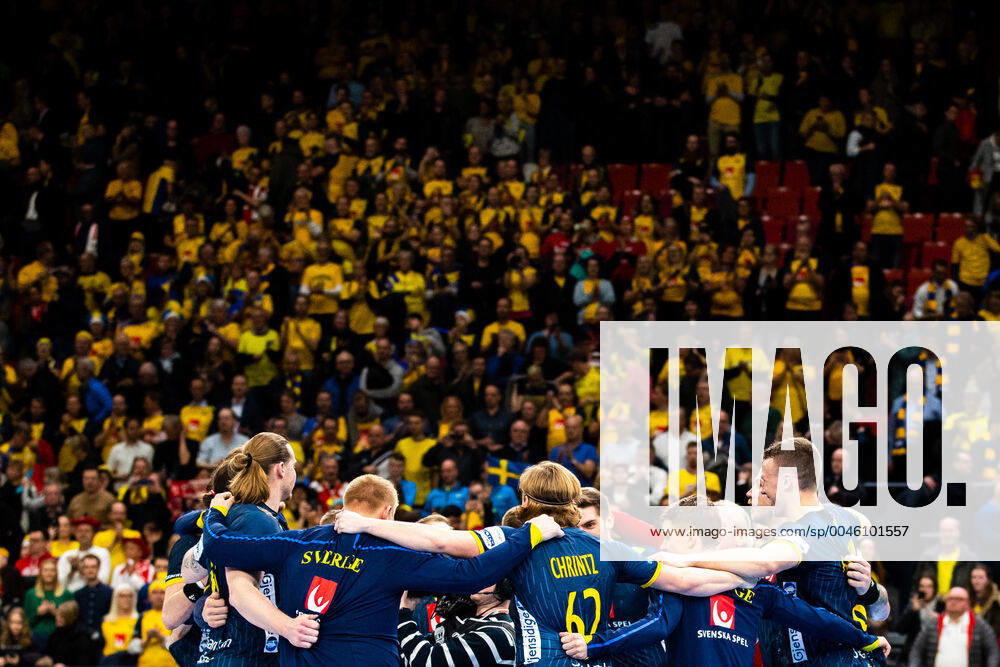 Players of Sweden celebrate after the EHF European Handball Championship match between Sweden and Poland on January 14, 2020 in Gothenburg Photo Michael Erichsen BILDBYRAN Cop 89 bbeng handball handball handball handball em 2020 european mens handball championship 2020 em 2020 handbolls em 2020 ehf euro 2020 sweden sweden poland poland rejoice,