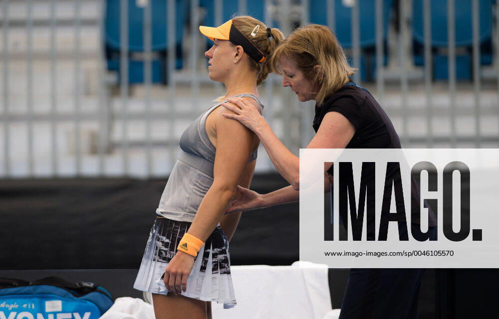 Angelique Kerber of Germany is forced to retire with injury from her second round match at the 2020 Adelaide International WTA, Tennis Damen Premier tennis tournament against Dayana Yastremska of Ukraine 2020 Adelaide International, Tennis, Adelaide, Australia, Jan 15 - ZUMAa181 20200115_zaa_a181_024