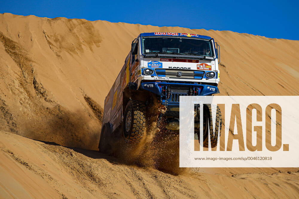 KW03 511 Karginov Andrey (rus), Mokeev Andrey (rus), Leonov Igor (rus), Kamaz, Kamaz - Master, Truck, Camion, action during Stage 11 of the Dakar 2020 between Shubaytah and Haradh, 744 km - SS 379 km, in Saudi Arabia, on January 16, 2020 MOTORSPORT : Rallye de Dakar 2020 - Etape 11 - Shubaytah and Haradh - 16 01 2020 DPPI Panoramic