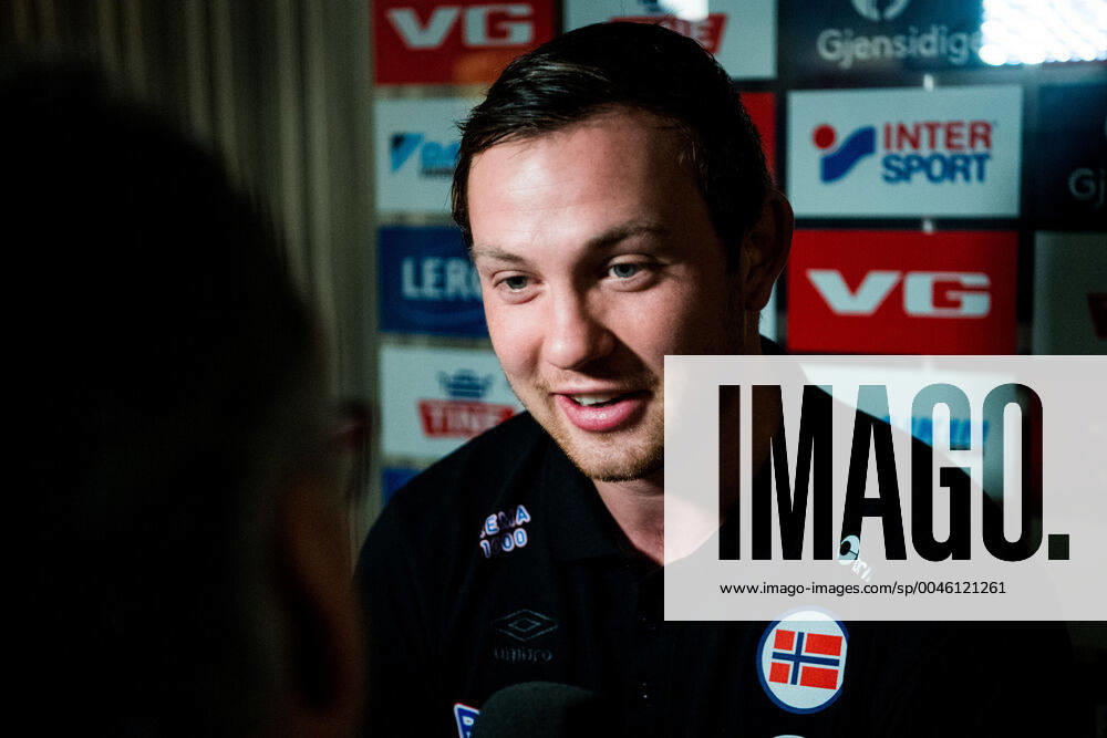 Sander Sagosen is interviewed by the media during a press meeting with Norway during the EHF European Handball Championship on January 16, 2020 in Malmö Photo Ludvig Thunman BILDBYRAN code LT 35703 bbeng ehf euro 2020 em 2020 european mens handball championship 2020 handball handball handball em 2020 handball handball em 2020 norway norway press meeting press meeting,