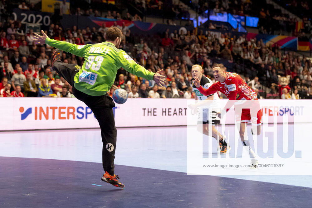 Maksim Baranau No 24, Belarus vs Andreas Wolff No 33, Germany Belarus vs Germany, Handball, main round, EHF Euro 2020, 16 01 20 Vienna Vienna Austria
