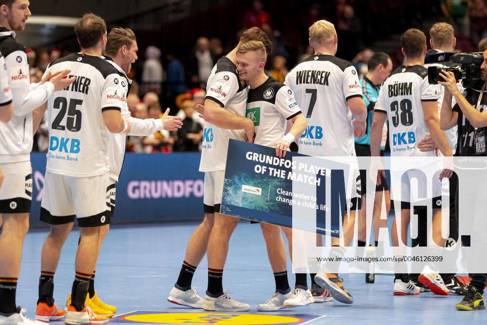 Timo Kastening Nr 73, Germany is elected Player of the match and is happy to celebrate Belarus vs. Germany, Handball, main round, EHF Euro 2020, 16 01 20 Vienna Vienna Austria