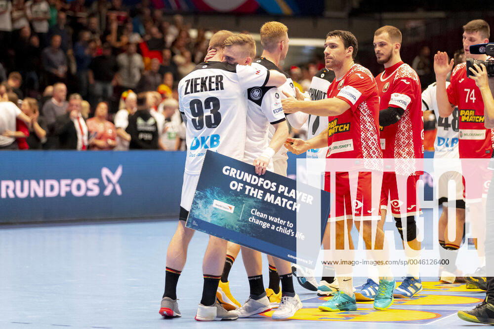 Timo Kastening Nr 73, Germany is elected Player of the match and is happy to celebrate with Patrick Zieker Nr 93, Germany Belarus vs Germany, Handball, main round, EHF Euro 2020, 16 01 20 Vienna Vienna Vienna Austria