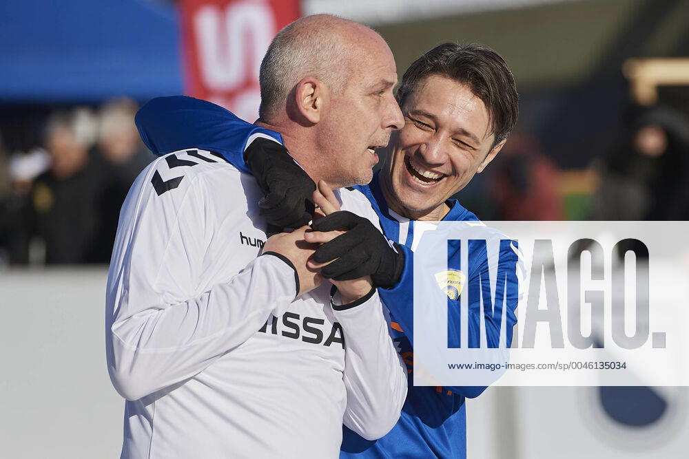 Unofficial Snow Football World Championship 2020, Arosa, Switzerland Arosa, Switzerland, 17 January 2020 Nico Kovac has fun with Mario Basler at the unofficial Snow Football World Championship Ice Snow Football 2020 in Arosa