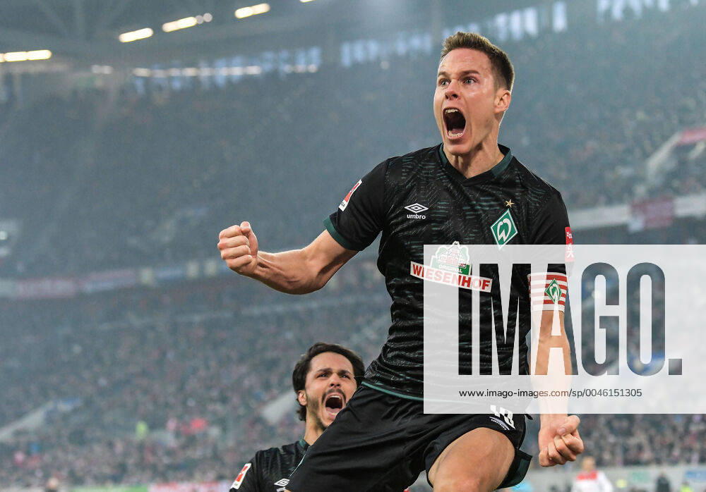 Soccer 1 Bundesliga, Fortuna Duesseldorf SV Werder Bremen, v l Niklas Moisander Werder Bremen shoots a goal, goal, goal scored, scores a goal, scores the goal for 0 1, Cheers, joy, goal celebration, jubilation, rejoice, joyful, jubilant, positive emotion, joyful, jubilant Duesseldorf
