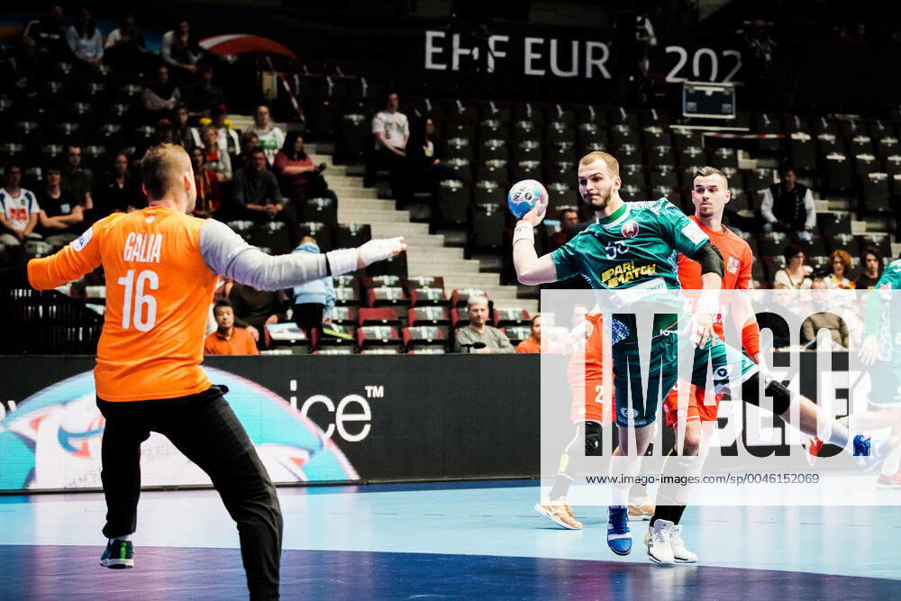 Wiener Stadthalle, Vienna, AUT, EHF Euro 2020, Belarus vs. Czech Republic, main round, group I, in the picture v l Martin Galia CZE , Artsem Karalek BLR f l Martin Galia CZE Artsem Karalek BLR during the EHF 2020 European Handball Championship, main round group I match between Belarus and Czech Republic at the Wiener Stadthalle in Vienna, Austria on 2020 01 18 Vienna EP_sro