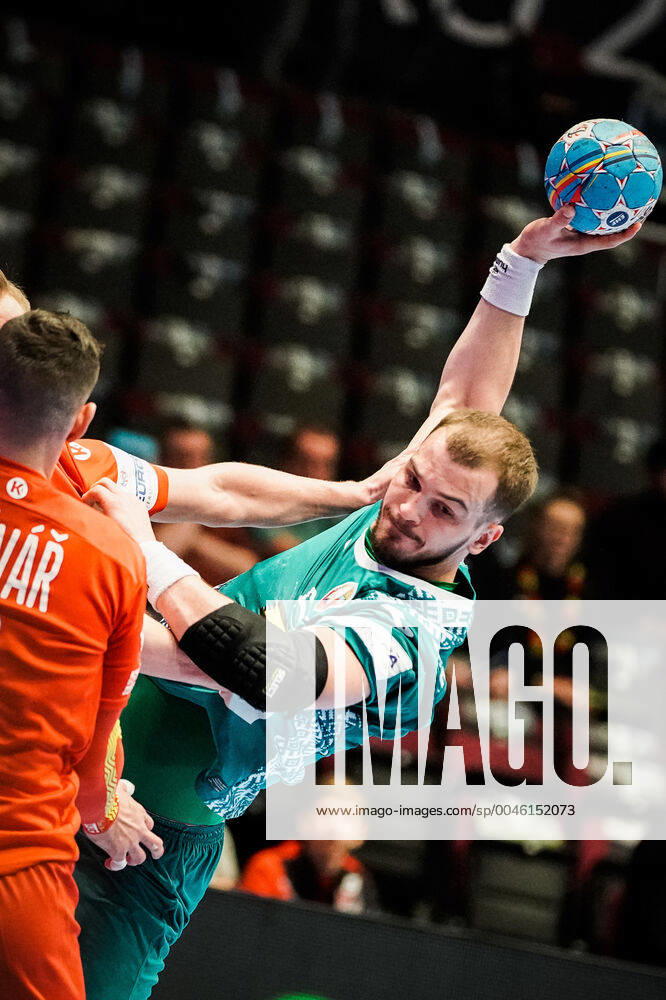 Wiener Stadthalle, Vienna, AUT, EHF Euro 2020, Belarus vs. Czech Republic, main round, group I, in picture v l Roman Becvar CZE , Artsem Karalek BLR f l Roman Becvar CZE Artsem Karalek BLR during the EHF 2020 European Handball Championship, main round group I match between Belarus and Czech Republic at the Wiener Stadthalle in Vienna, Austria on 2020 01 18 Vienna EP_sro