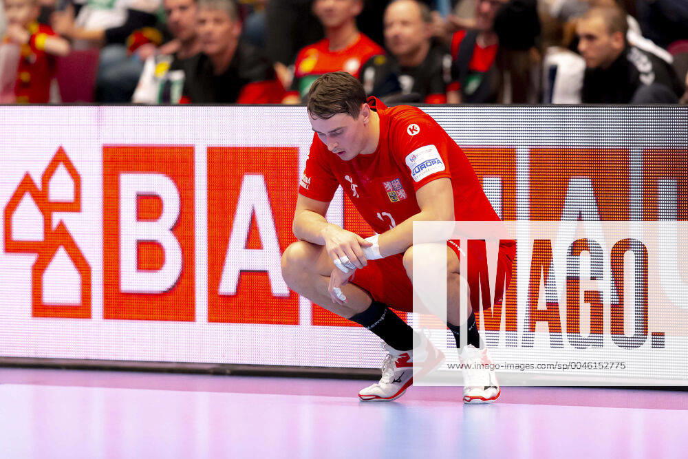 Stanislav Kasparek Nr 17, Czech Republic is depressed depressed disappointed after the defeat Belarus vs. Czech Republic, Handball, main round, EHF Euro 2020, 18 01 20 Vienna Vienna Austria