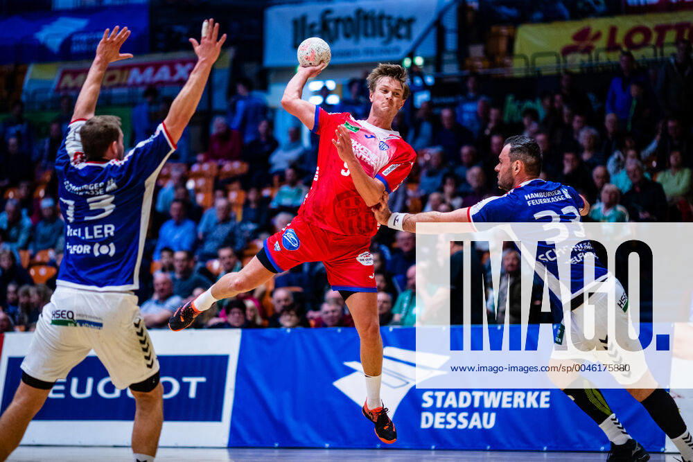 Jonathan Carlsbogard 9 TBV Lemgo Lippe , Niklas Weller 13 HSV Handball , Jens Schöngarth 33 HSV Handball during the encounter HSV Handball and TBV Lemgo Lippe at the Peugeot Cup 2020 in the Anhalt Arena on 19 January 2020 in Dessau Rosslau, Saxony Anhalt, Germany