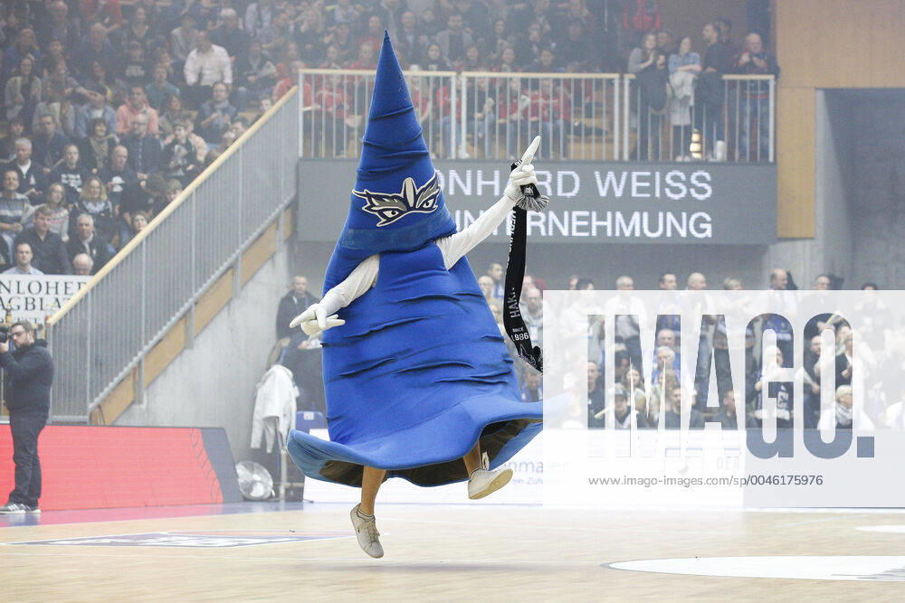 BBL easyCredit Basketball Bundesliga Season 2019 2020 16 Matchday on Sunday, 19 January 2020 at the Arena Hohenlohe in Ilshofen HAKRO Merlins Crailsheim Hamburg Towers Mascot Hutini Crailsheim HAKRO Merlins Crailsheim Hamburg Towers