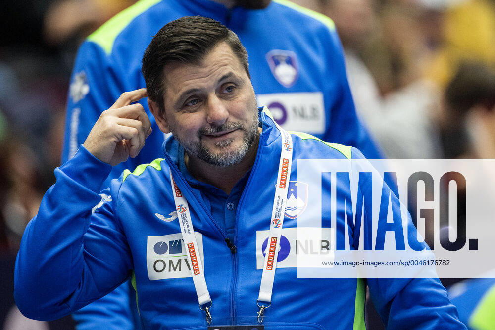 head coach Ljubomir Vranjes of Slovenia during the EHF European Handball Championship match between Slovenia and Hungary on January 19, 2020 in Malmö Photo Ludvig Thunman BILDBYRAN code LT 35708 bbeng ehf euro 2020 em 2020 european mens handball championship 2020 handball handball handballs em 2020 handball handball em 2020 Slovenia Slovenia Hungary Hungary,