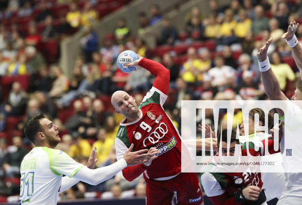 MALMOE 20200119 Hungary s Zsolt Balogh in action at the line during the Men s European Handball Championship main round Group 2 match between Slovenia and Hungary at Malmo Arena, Friday Jan 19, 2020 Foto Andreas Hillergren TT kod 10600 Malmo Sweden