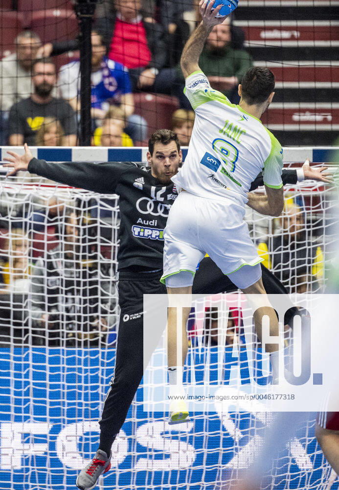 goalkeeper Marton Szekely of Hungary and Blaz Janc of Slovenia during the EHF European Handball Championship match between Slovenia and Hungary on January 19, 2020 in Malmö Photo Ludvig Thunman BILDBYRAN code LT 35708 bbeng ehf euro 2020 em 2020 european mens handball championship 2020 handball handball handballs em 2020 handball handball em 2020 Slovenia Slovenia Hungary Hungary,