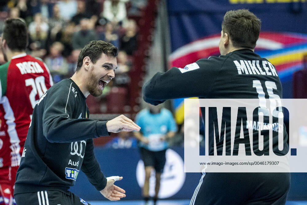 goalkeeper Marton Szekely and goalkeeper Roland Mikler of Hungary celebrate after the EHF European Handball Championship match between Slovenia and Hungary on January 19, 2020 in Malmö Photo Ludvig Thunman BILDBYRAN code LT 35708 bbeng ehf euro 2020 em 2020 european mens handball championship 2020 handball handball handballs em 2020 handball handball em 2020 slovenia slovenia hungary hungry cheering,