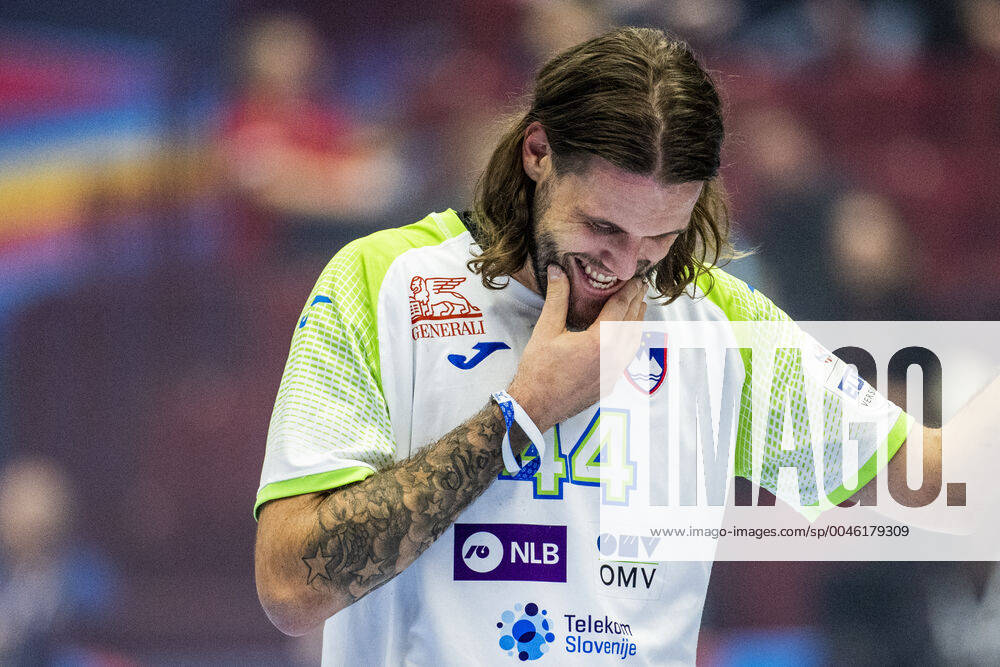 Dean Bombac of Slovenia looks dejected after the EHF European Handball Championship match between Slovenia and Hungary on January 19, 2020 in Malmö Photo Ludvig Thunman BILDBYRAN code LT 35708 bbeng ehf euro 2020 em 2020 european mens handball championship 2020 handball handball handballs em 2020 handball handball em 2020 Slovenia Slovenia Hungary Hungary depp dejected,