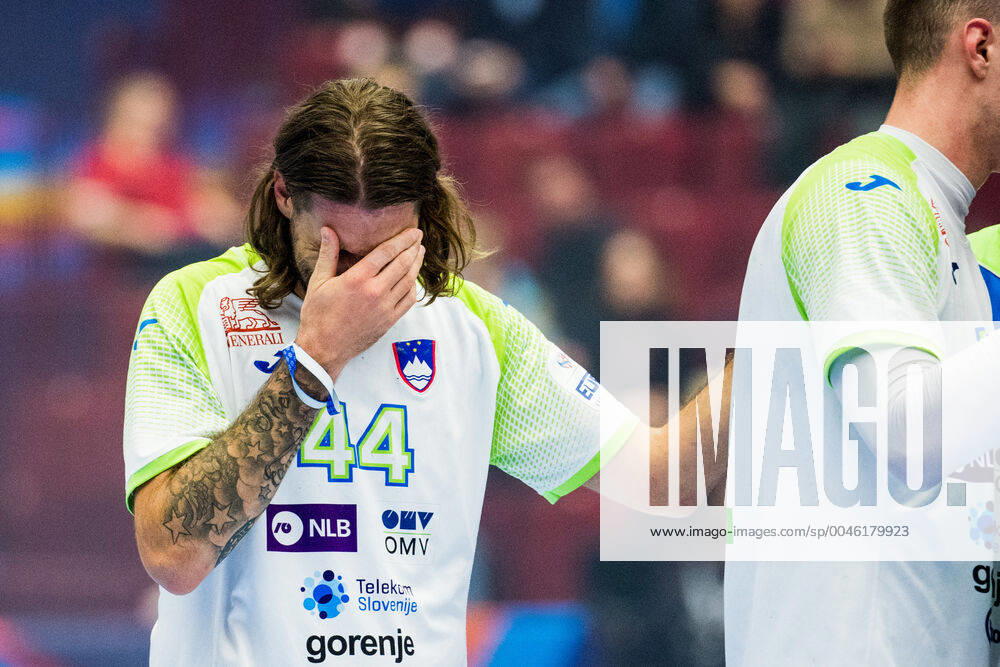 Dean Bombac of Slovenia looks dejected after the EHF European Handball Championship match between Slovenia and Hungary on January 19, 2020 in Malmö Photo Ludvig Thunman BILDBYRAN code LT 35712 bbeng ehf euro 2020 em 2020 european mens handball championship 2020 handball handball handballs em 2020 handball handball em 2020 slovenia slovakia hungary hungary depp dejection,