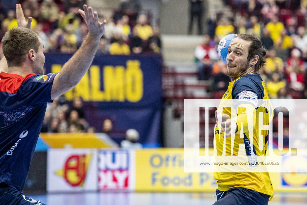 Kim Ekdahl Du Rietz of Sweden during the EHF European Handball Championship match between Norway and Sweden on January 19, 2020 in Malmö Photo Ludvig Thunman BILDBYRAN code LT 35713 bbeng ehf euro 2020 em 2020 european mens handball championship 2020 handball handball handballs em 2020 handball handball em 2020 sweden sweden norway norway,